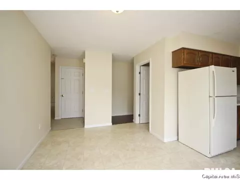 1708 Devonwood Dr, Springfield, IL 62704 photo 5