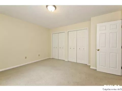 1708 Devonwood Dr, Springfield, IL 62704 photo 13