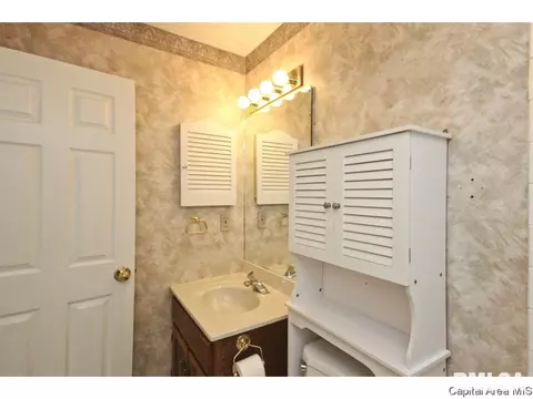1708 Devonwood Dr, Springfield, IL 62704 photo 17