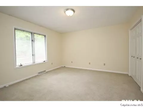 1708 Devonwood Dr, Springfield, IL 62704 photo 14