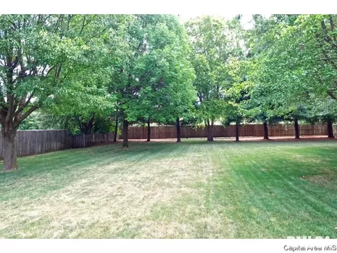 1708 Devonwood Dr, Springfield, IL 62704 photo 34