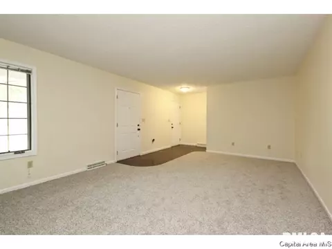 1708 Devonwood Dr, Springfield, IL 62704 photo 3