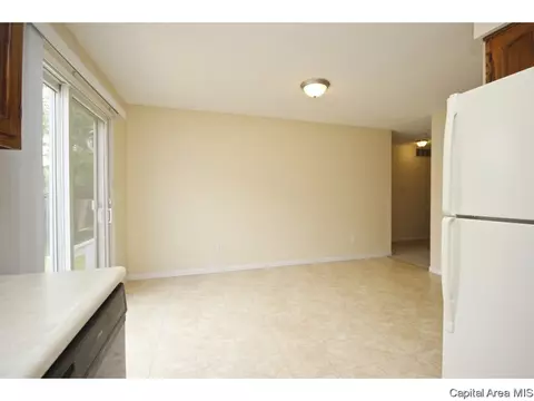 1708 Devonwood Dr, Springfield, IL 62704 photo 11