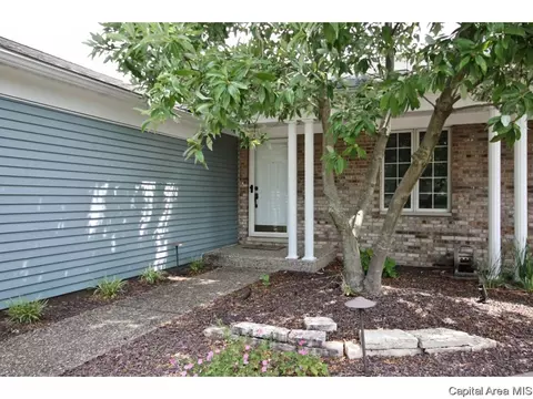 1708 Devonwood Dr, Springfield, IL 62704 photo 2