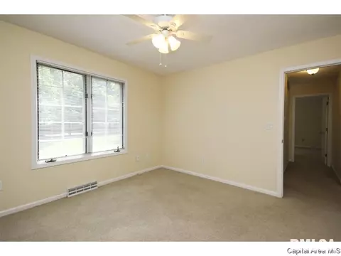 1708 Devonwood Dr, Springfield, IL 62704 photo 19