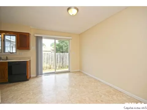 1708 Devonwood Dr, Springfield, IL 62704 photo 6