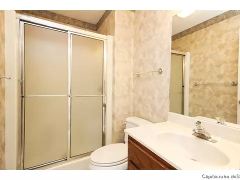 1708 Devonwood Dr, Springfield, IL 62704 photo 23