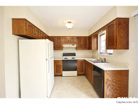 1708 Devonwood Dr, Springfield, IL 62704 photo 9