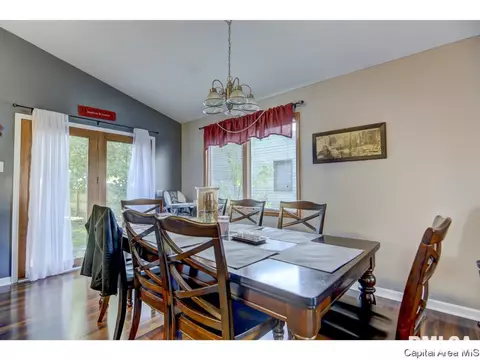 412 S Main St, Chatham, IL 62629 photo 5