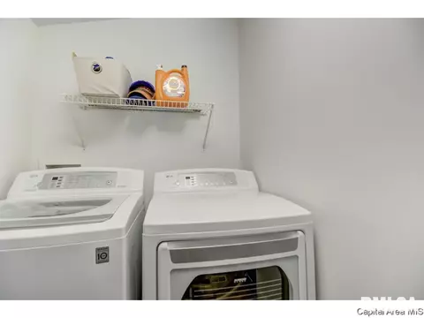 412 S Main St, Chatham, IL 62629 photo 14
