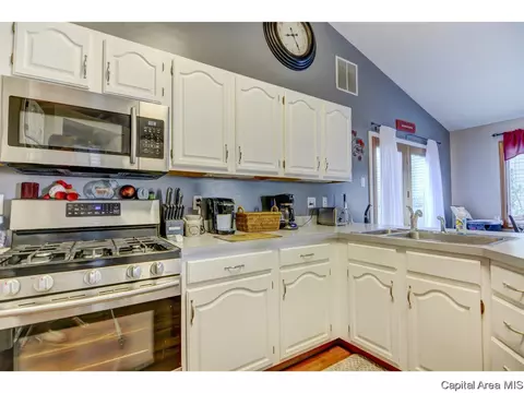 412 S Main St, Chatham, IL 62629 photo 13