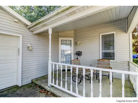 412 S Main St, Chatham, IL 62629 photo 2