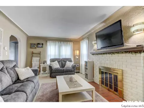 2528 S 6th St, Springfield, IL 62703 photo 4