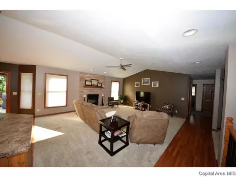 8317 Iron Horse Ln, Springfield, IL 62712 photo 5