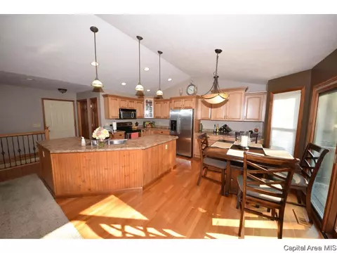 8317 Iron Horse Ln, Springfield, IL 62712 photo 2