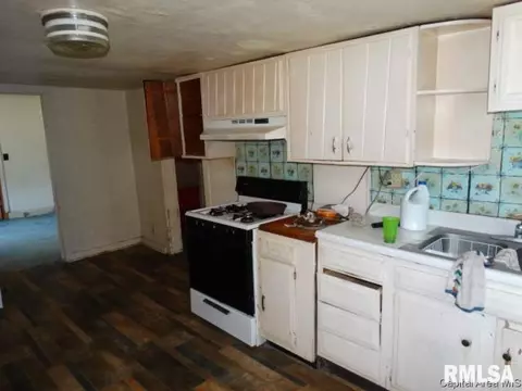 306 W Bell, Athens, IL 62613 photo 3