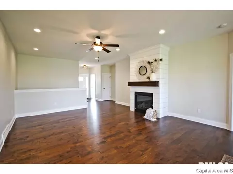 4643 Thompson Rd, Springfield, IL 62711 photo 2