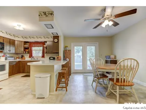 2013 Claremont, Springfield, IL 62703 photo 9