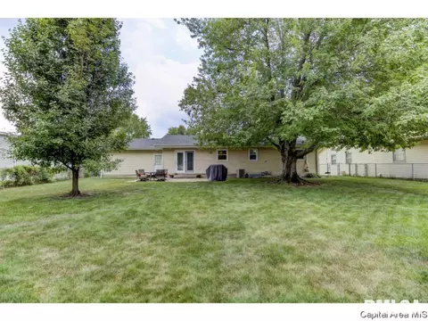 2013 Claremont, Springfield, IL 62703 photo 2