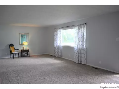 77 Adloff Ln, Springfield, IL 62703 photo 3