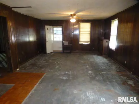 1105 S 12th St, Springfield, IL 62703 photo 2