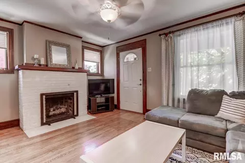 2062 S 4th St, Springfield, IL 62703 photo 2
