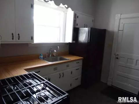920 W Calhoun St, Springfield, IL 62702 photo 4