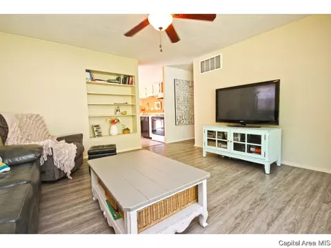 4 Archer Ave, Springfield, IL 62704 photo 4