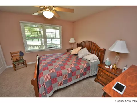 3004 Red Oak Ln, Springfield, IL 62712 photo 9
