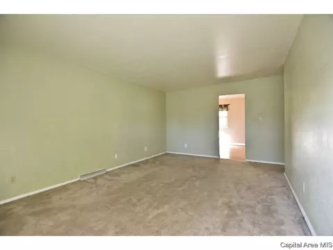 208 Stutely Ln, Springfield, IL 62704 photo 6