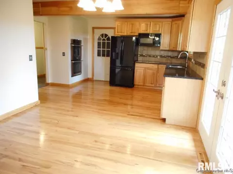 101 Brookview Ct, Abingdon, IL 61410 photo 7