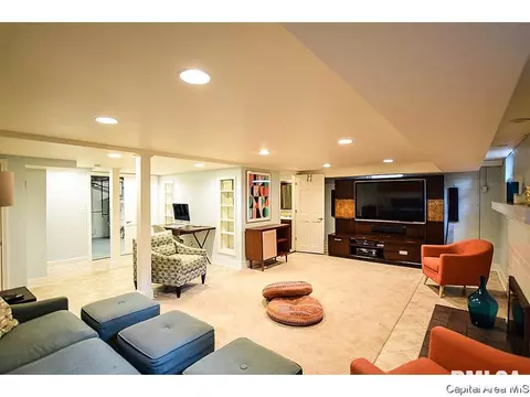 2051 Bates Ave, Springfield, IL 62704 photo 22