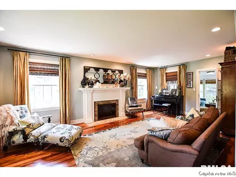 2051 Bates Ave, Springfield, IL 62704 photo 4