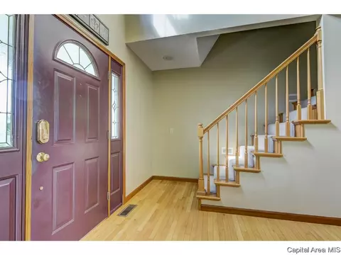6001 Thresher Dr, Springfield, IL 62712 photo 3
