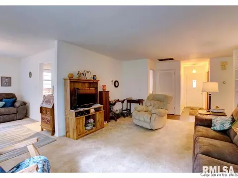809 Independence Rdg, Springfield, IL 62702 photo 4