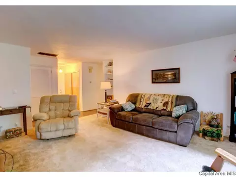 809 Independence Rdg, Springfield, IL 62702 photo 3