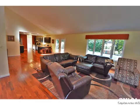 820 Coventry Pt, Springfield, IL 62702 photo 4