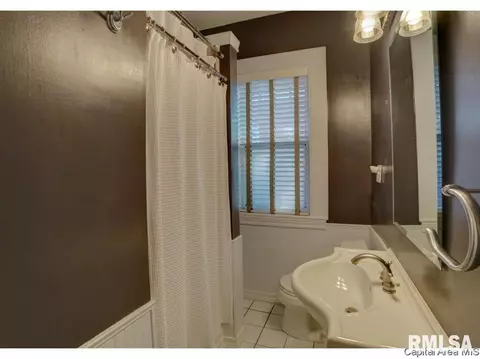 656 W Vine St, Springfield, IL 62704 photo 9