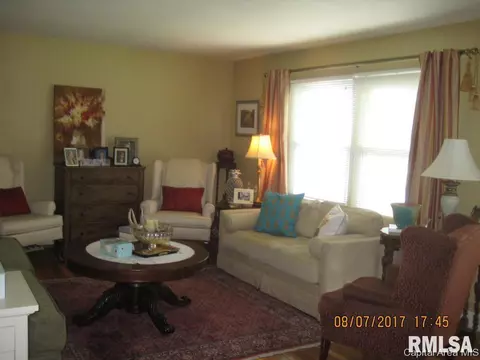 2220 Winnebago Dr, Springfield, IL 62702 photo 2