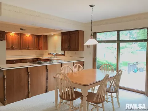 2108 Augusta Dr, Springfield, IL 62704 photo 9