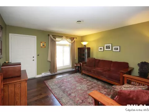 12 Eton Dr, Springfield, IL 62702 photo 2