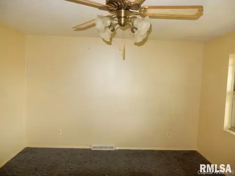 2724 Selkirk Rd, Springfield, IL 62702 photo 2