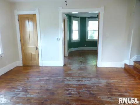 1033 N 4th St, Springfield, IL 62702 photo 3