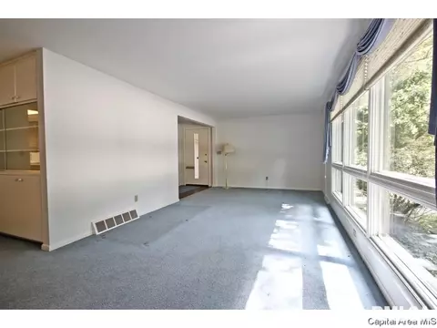 811 Kenyon Dr, Springfield, IL 62704 photo 2