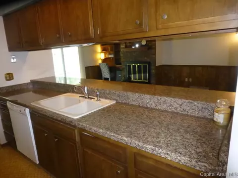 2453 Arrowhead Dr, Springfield, IL 62702 photo 3