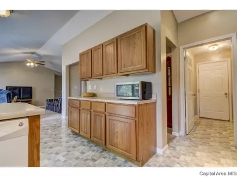 3825 Carney Blvd, Springfield, IL 62712 photo 9