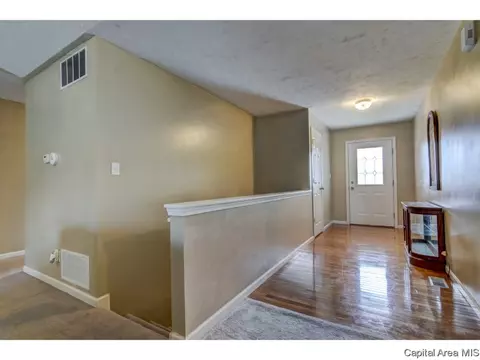 3825 Carney Blvd, Springfield, IL 62712 photo 2