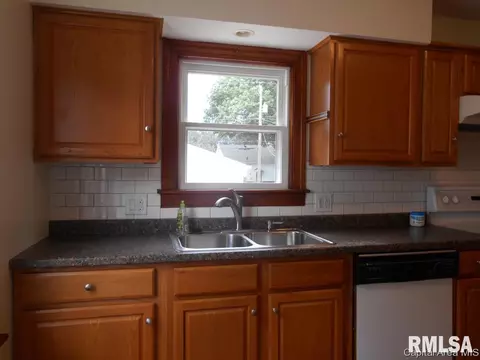 2425 S 11th St, Springfield, IL 62703 photo 7