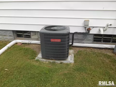 2425 S 11th St, Springfield, IL 62703 photo 24