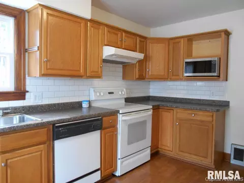 2425 S 11th St, Springfield, IL 62703 photo 6